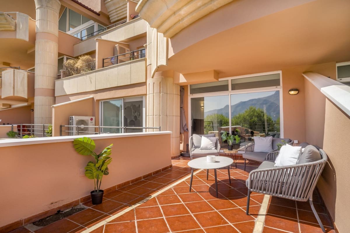 2 soverom Leilighet til salgs i Nueva Andalucia med svømmebasseng - € 595 000 (Ref: 9987095)