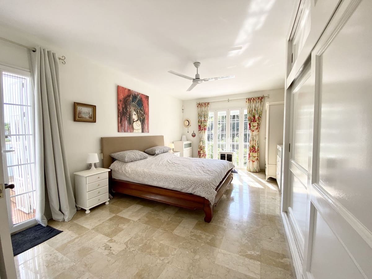 3 slaapkamer Villa te koop in Benamara met zwembad - € 1.300.000 (Ref: 9987099)