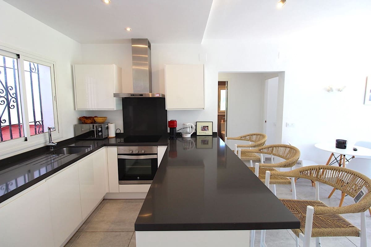 2 bedroom Apartment for sale in El Paraiso with pool - € 350,000 (Ref: 9987103)