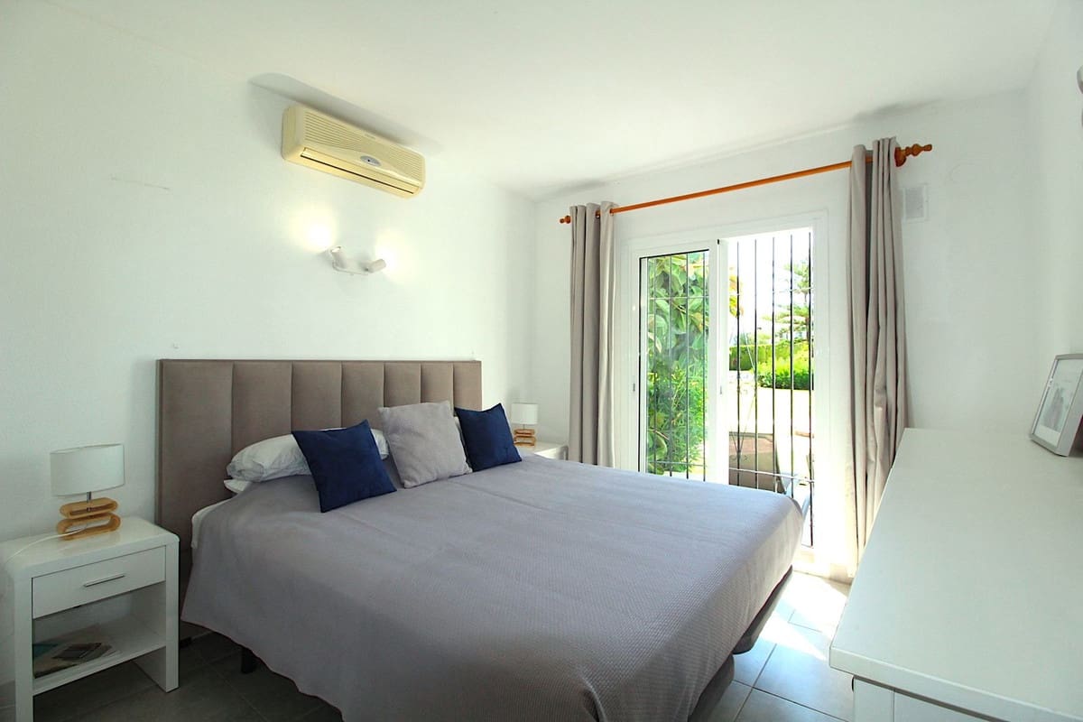 2 bedroom Apartment for sale in El Paraiso with pool - € 350,000 (Ref: 9987103)