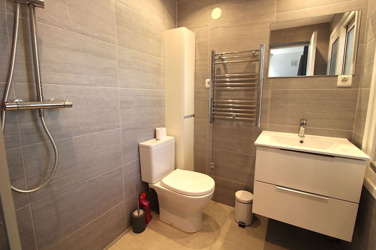 2 bedroom Apartment for sale in El Paraiso with pool - € 350,000 (Ref: 9987103)