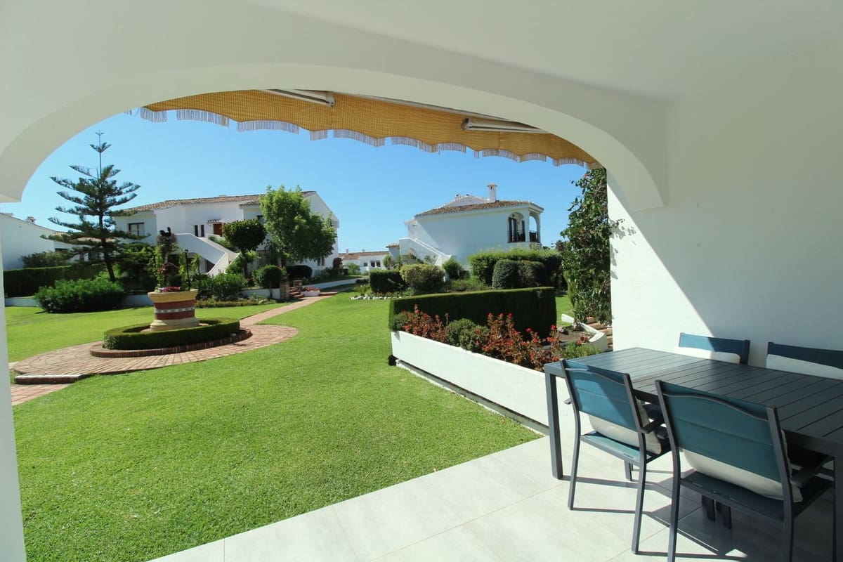 2 bedroom Apartment for sale in El Paraiso with pool - € 350,000 (Ref: 9987103)
