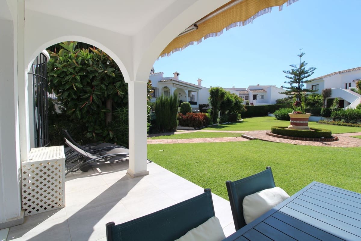 2 bedroom Apartment for sale in El Paraiso with pool - € 350,000 (Ref: 9987103)