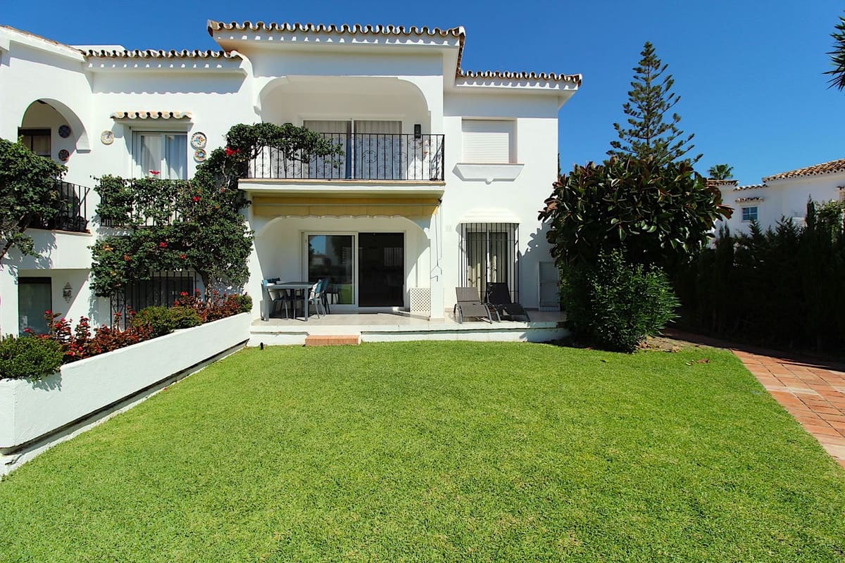 2 bedroom Apartment for sale in El Paraiso with pool - € 350,000 (Ref: 9987103)