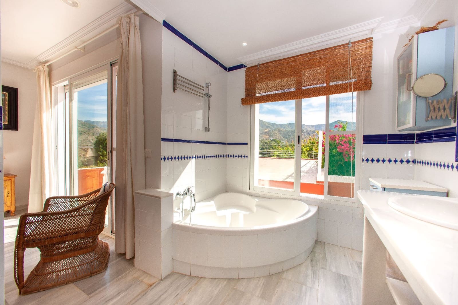 4 bedroom Finca/Country House for sale in La Herradura with pool garage - € 1,750,000 (Ref: 8337104)