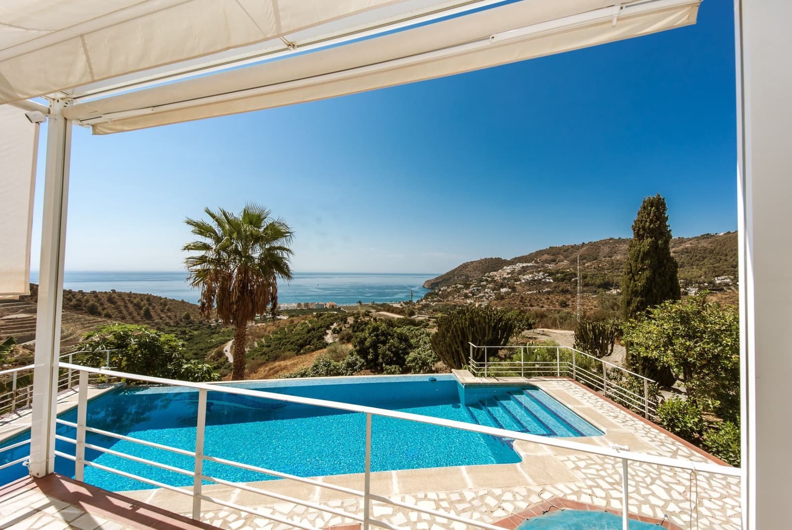 4 bedroom Finca/Country House for sale in La Herradura with pool garage - € 1,750,000 (Ref: 8337104)