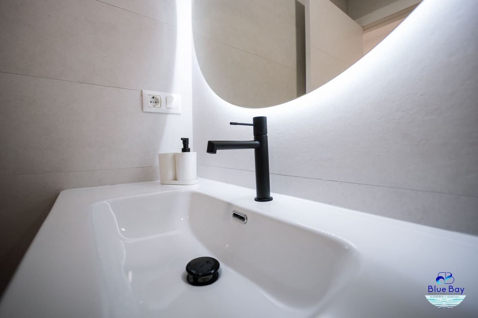 2 bedroom Apartment for rent in La Herradura with pool garage - € 1,400 (Ref: 8559381)