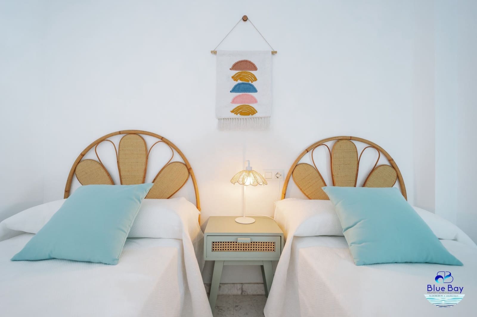 2 bedroom Apartment for rent in La Herradura with pool garage - € 1,400 (Ref: 8559381)