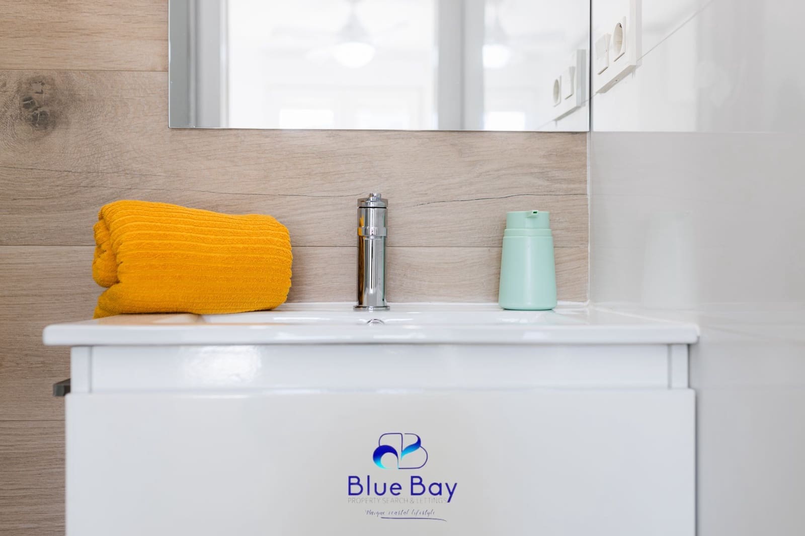 2 soveværelse Lejlighed til leje i La Herradura med garage - € 1.350 (Ref: 8677499)