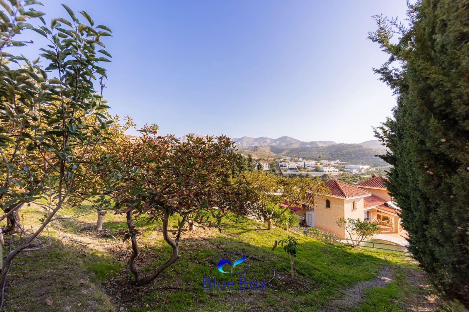 5 bedroom Villa for sale in La Herradura with pool garage - € 2,500,000 (Ref: 8750205)