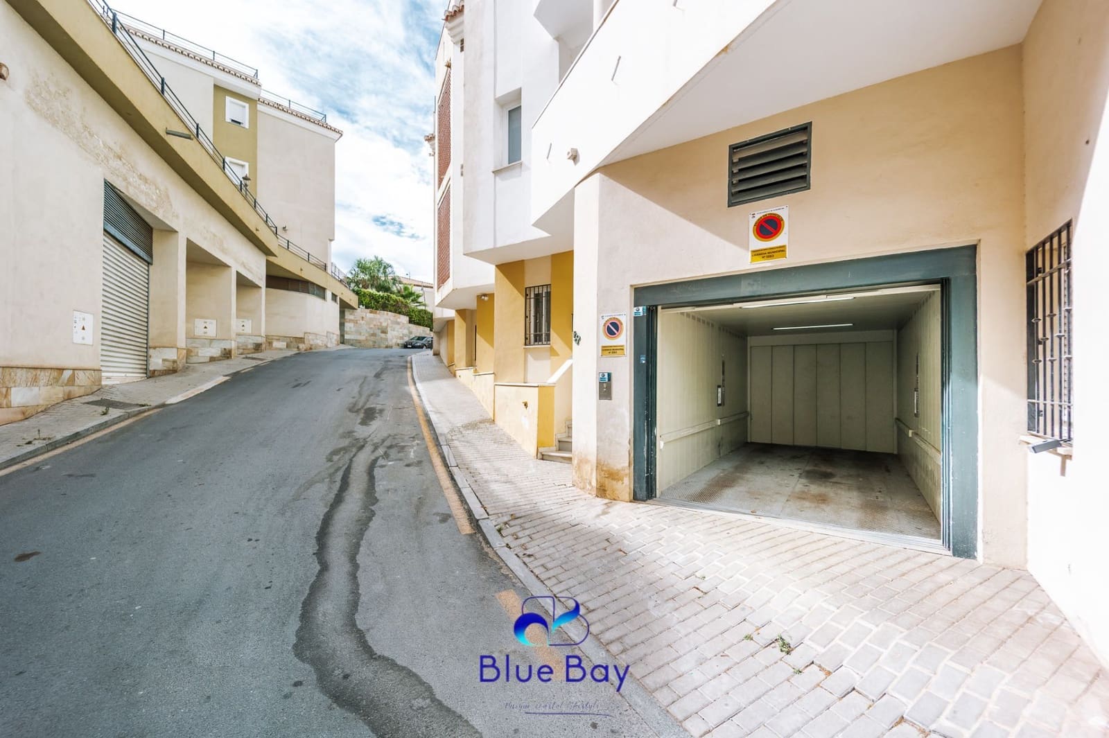 3 bedroom Apartment for sale in La Herradura with garage - € 370,000 (Ref: 9235981)