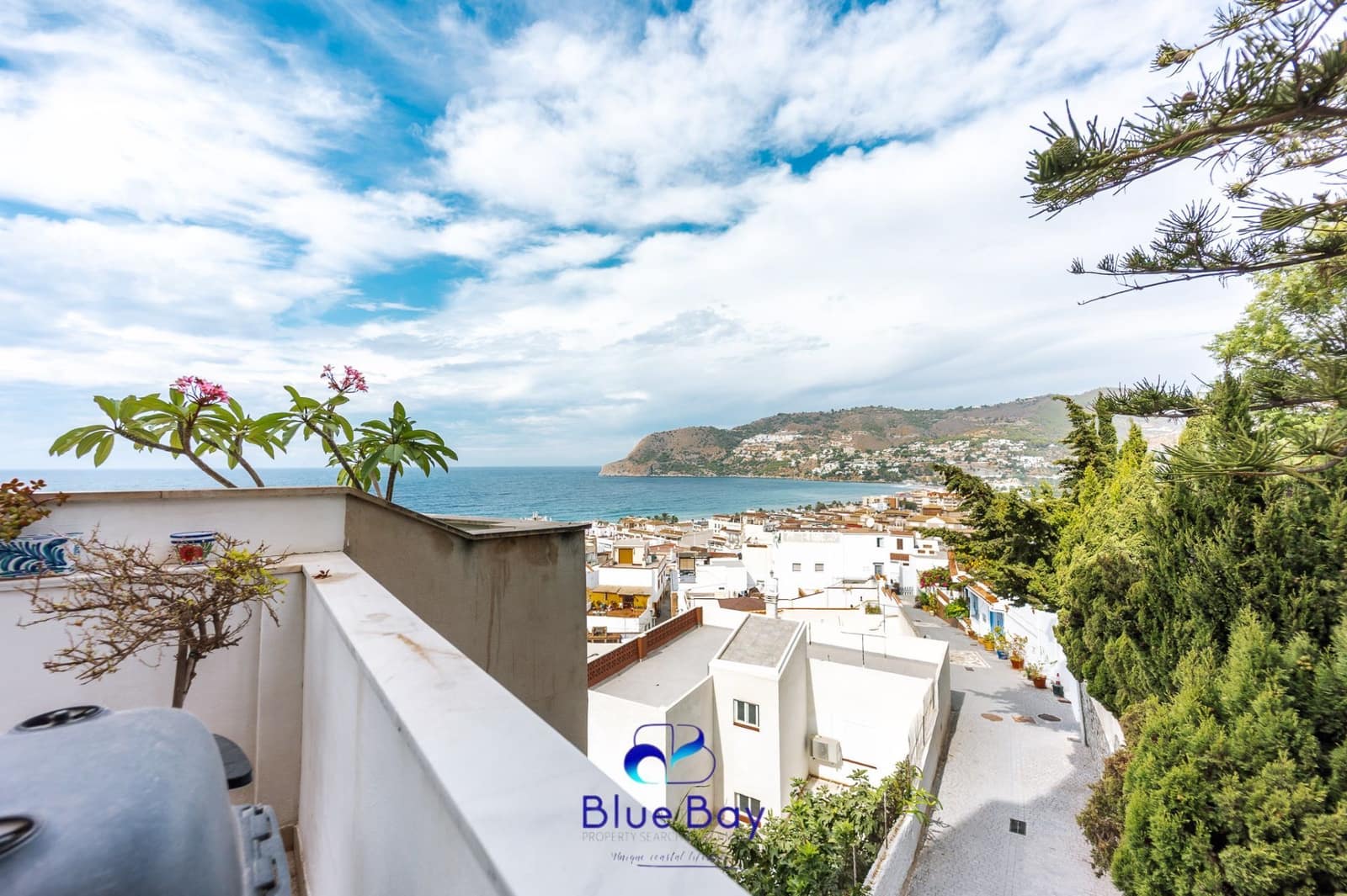 3 bedroom Apartment for sale in La Herradura with garage - € 370,000 (Ref: 9235981)