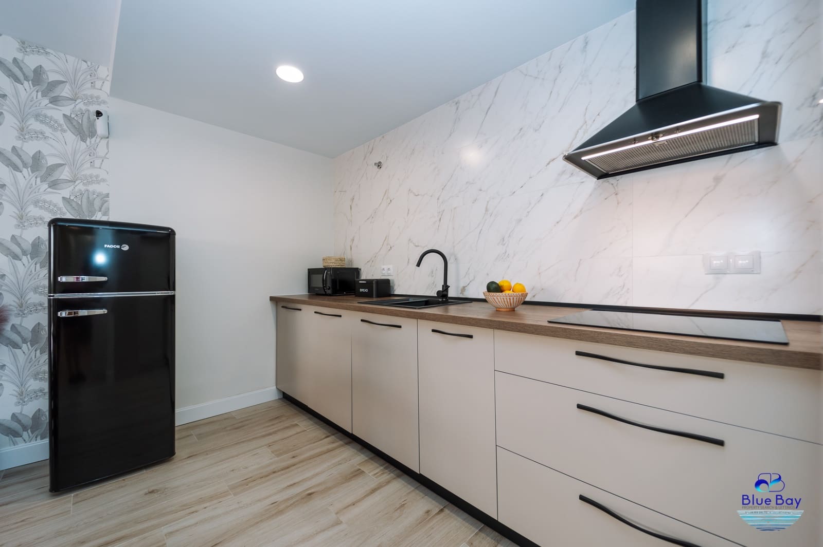 1 slaapkamer Appartement te huur in La Herradura met zwembad garage - € 950 (Ref: 9272072)