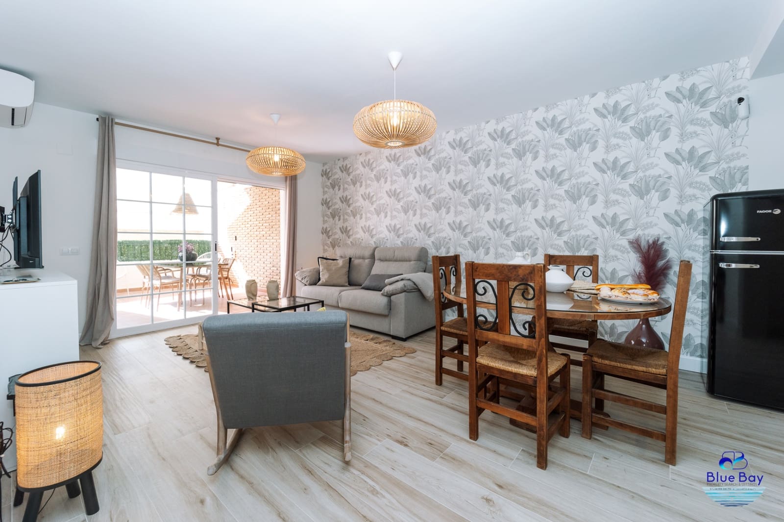 1 slaapkamer Appartement te huur in La Herradura met zwembad garage - € 950 (Ref: 9272072)