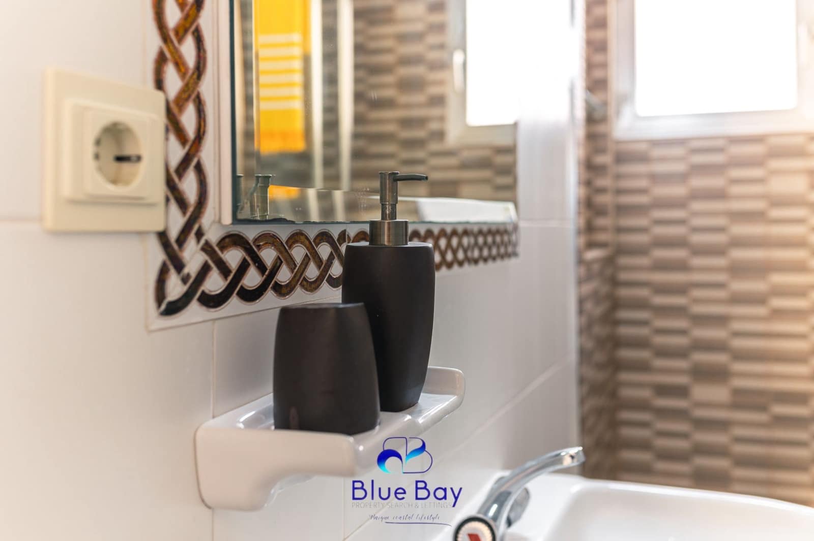 2 bedroom Apartment for rent in La Herradura with garage - € 1,350 (Ref: 9272077)