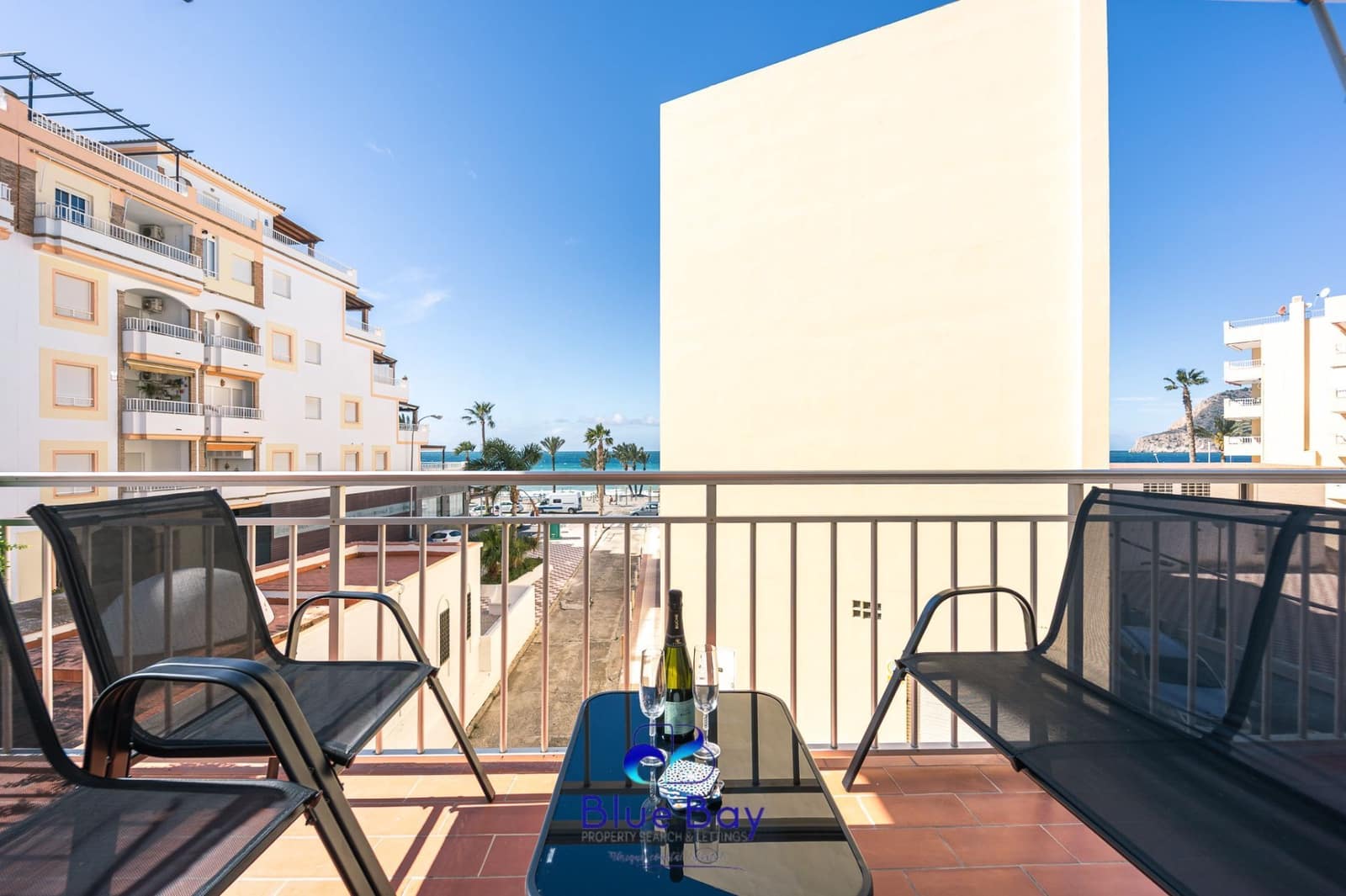 2 bedroom Apartment for rent in La Herradura with garage - € 1,350 (Ref: 9272077)