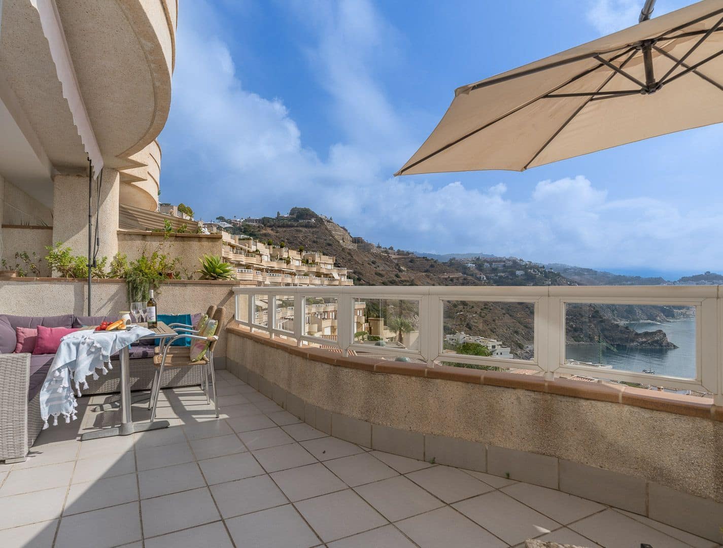 2 soveværelse Lejlighed til leje i La Herradura med garage - € 1.400 (Ref: 9272078)