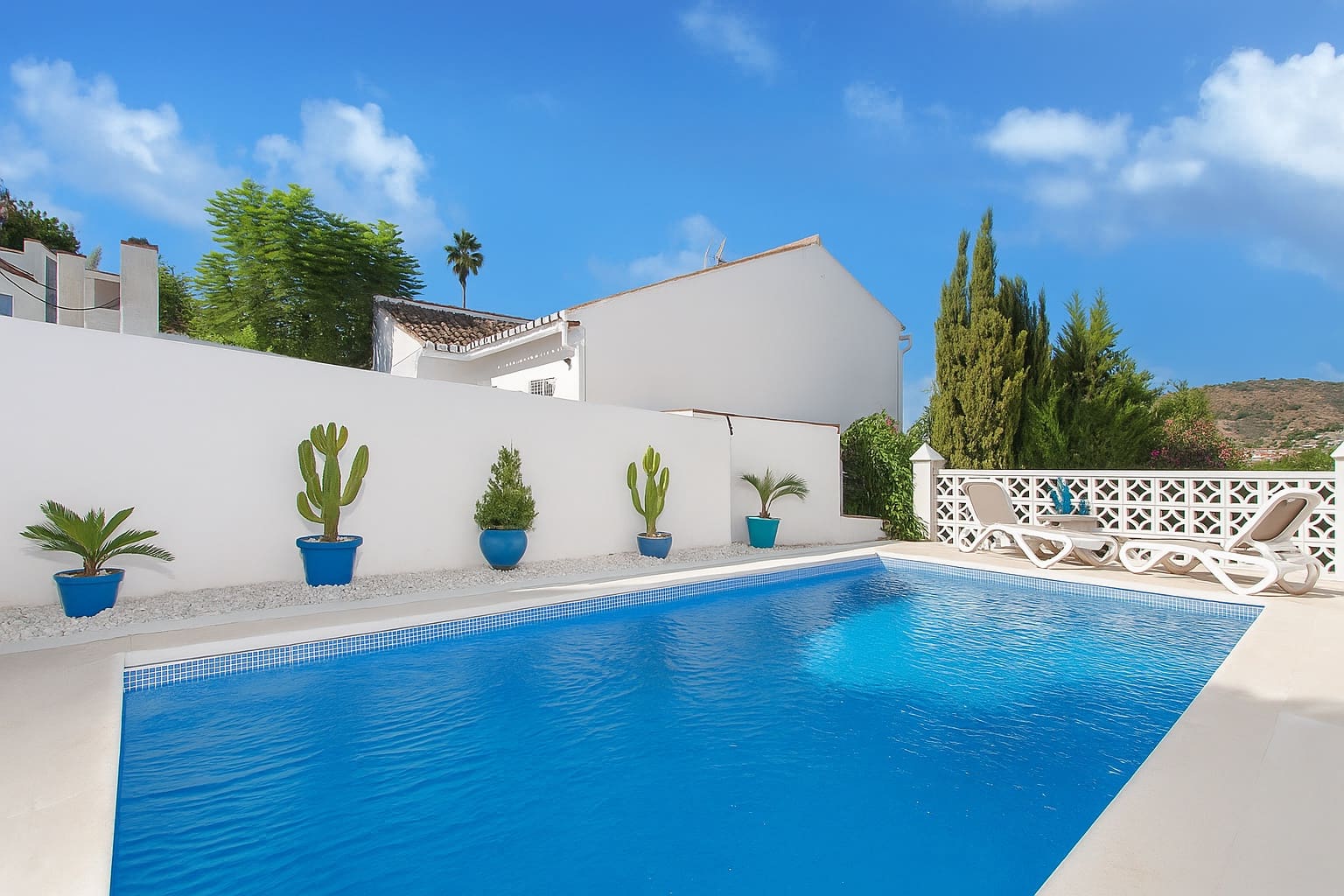 3 bedroom Villa for sale in La Herradura with pool garage - € 525,000 (Ref: 9387384)