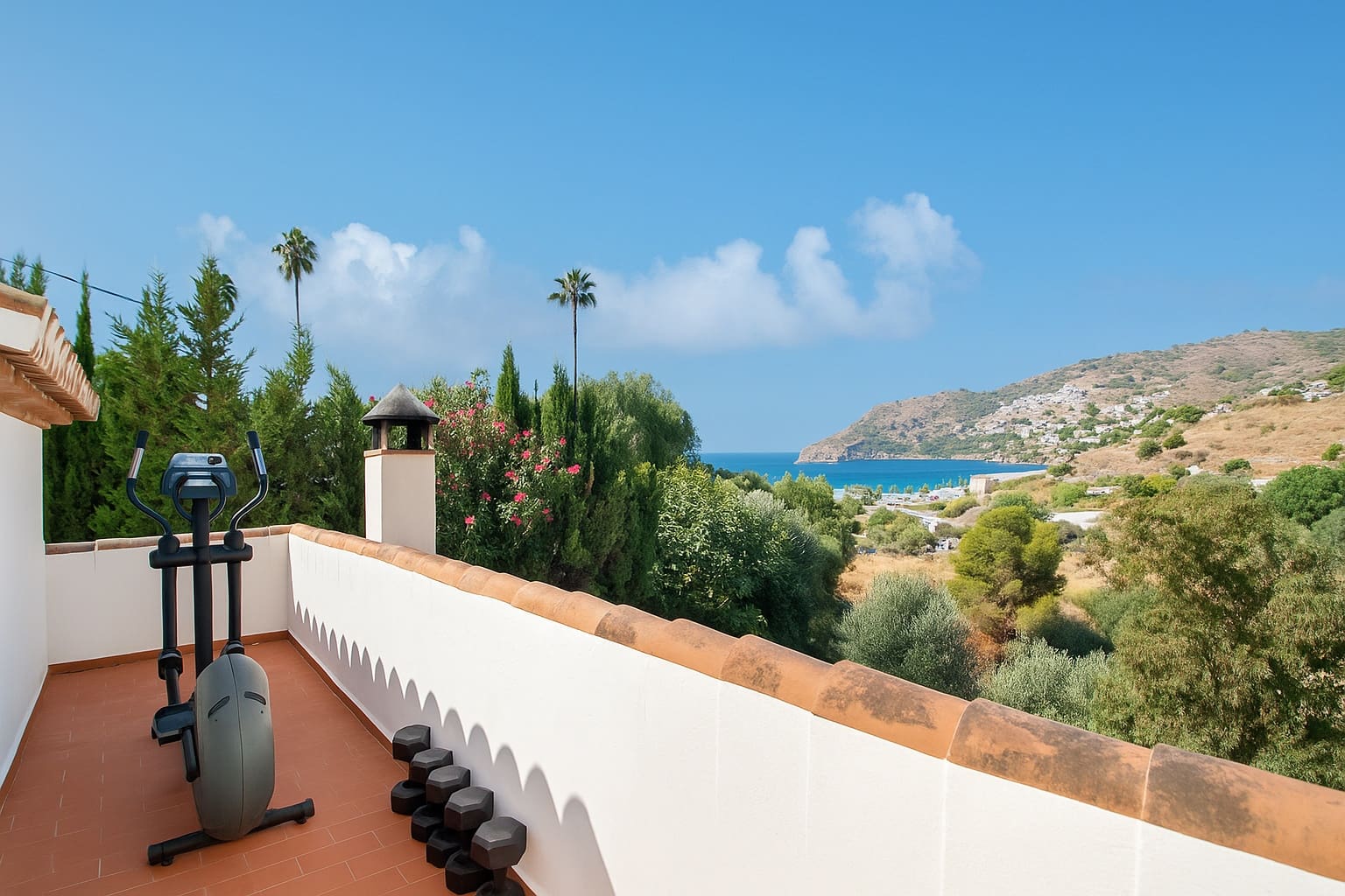 3 bedroom Villa for sale in La Herradura with pool garage - € 525,000 (Ref: 9387384)