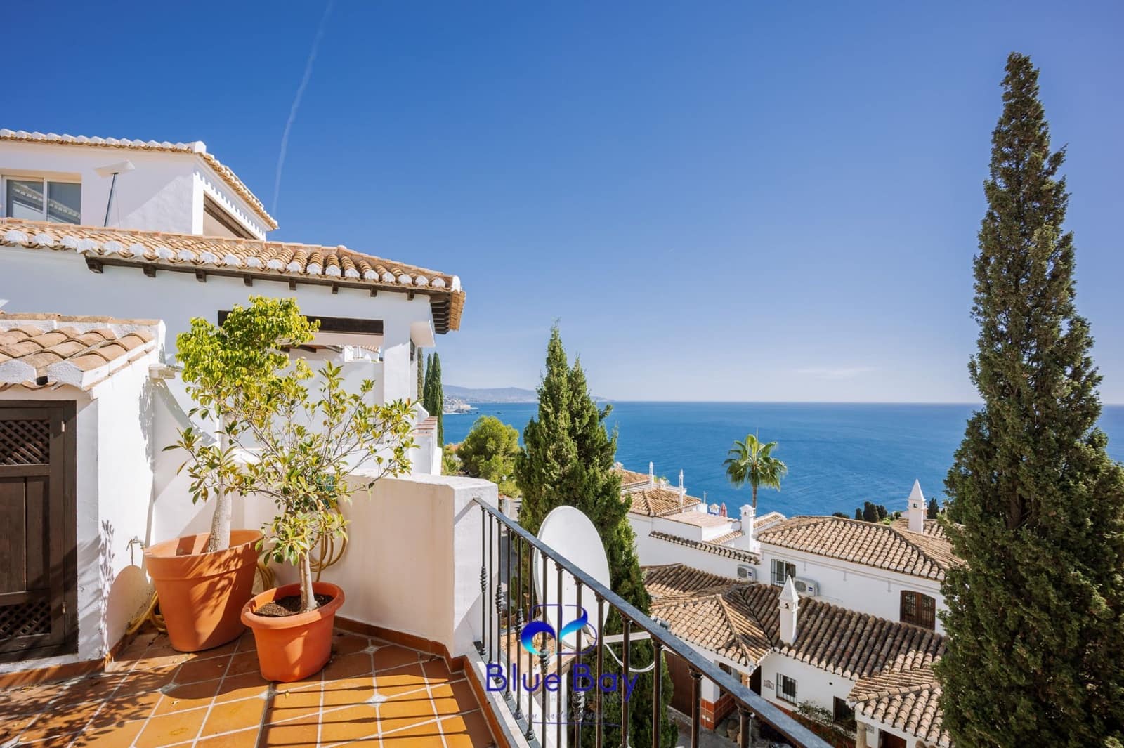 3 slaapkamer Halfvrijstaande villa te koop in La Herradura met zwembad garage - € 650.000 (Ref: 9424275)