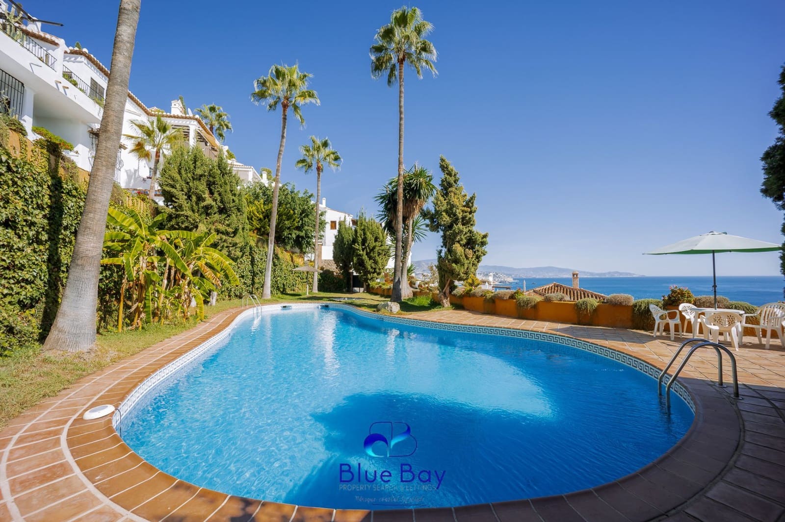 3 slaapkamer Halfvrijstaande villa te koop in La Herradura met zwembad garage - € 650.000 (Ref: 9424275)