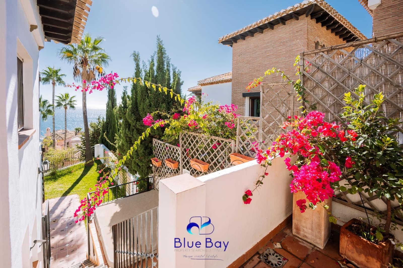 3 slaapkamer Halfvrijstaande villa te koop in La Herradura met zwembad garage - € 650.000 (Ref: 9424275)