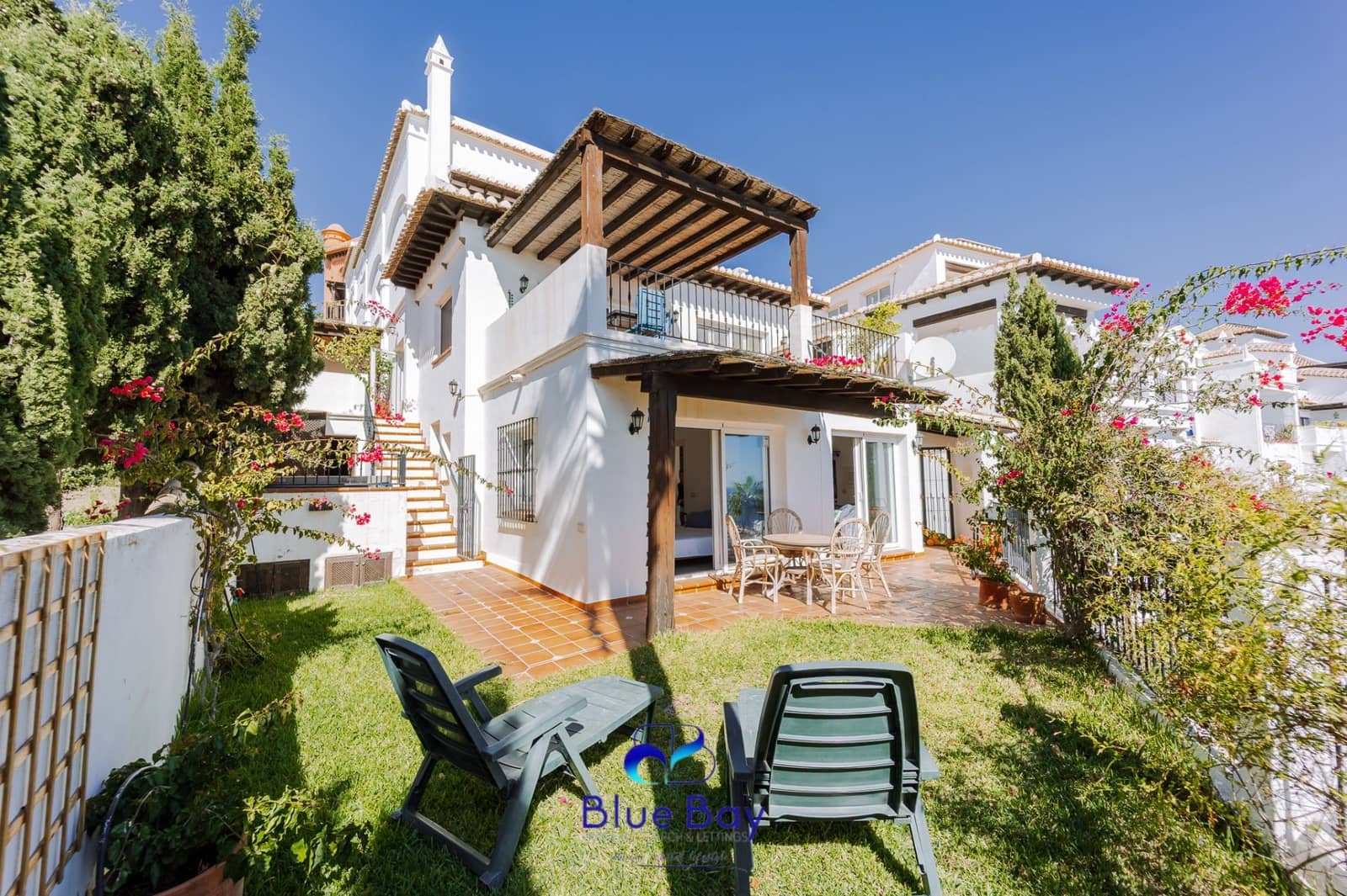 3 slaapkamer Halfvrijstaande villa te koop in La Herradura met zwembad garage - € 650.000 (Ref: 9424275)