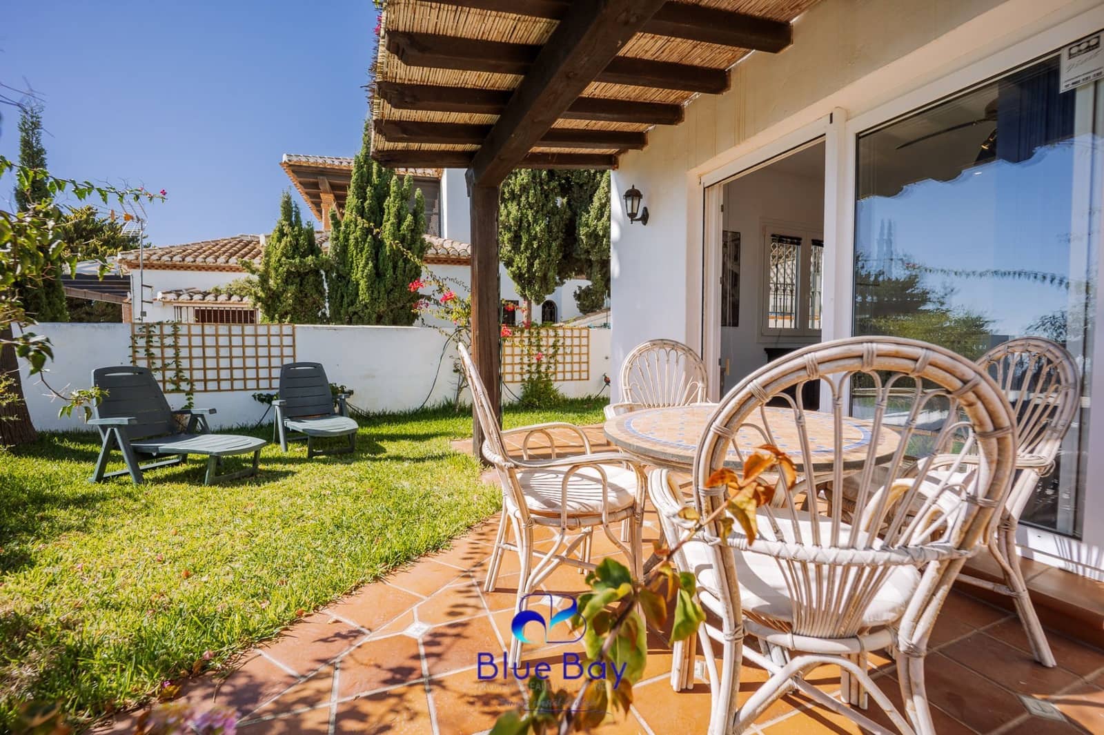 3 slaapkamer Halfvrijstaande villa te koop in La Herradura met zwembad garage - € 650.000 (Ref: 9424275)