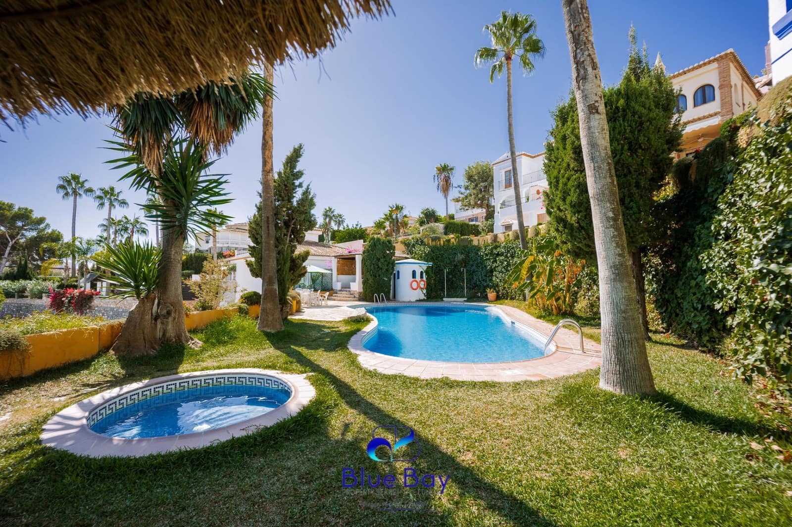 3 slaapkamer Halfvrijstaande villa te koop in La Herradura met zwembad garage - € 650.000 (Ref: 9424275)