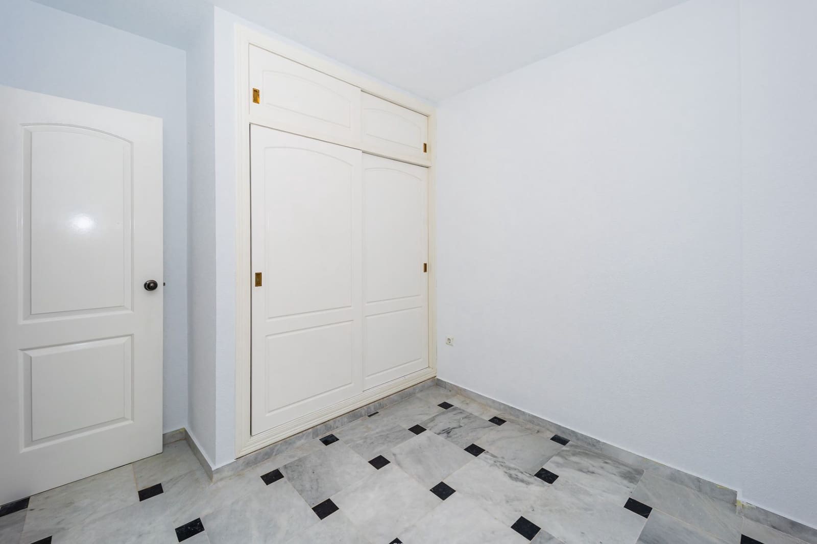 2 slaapkamer Appartement te koop in La Herradura met garage - € 330.000 (Ref: 9439479)