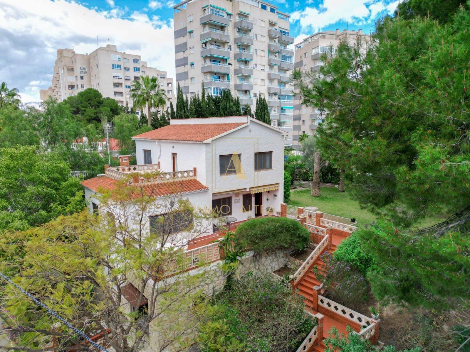 4 soveværelse Villa til salg i Alicante by med garage - € 1.090.000 (Ref: 10004980)