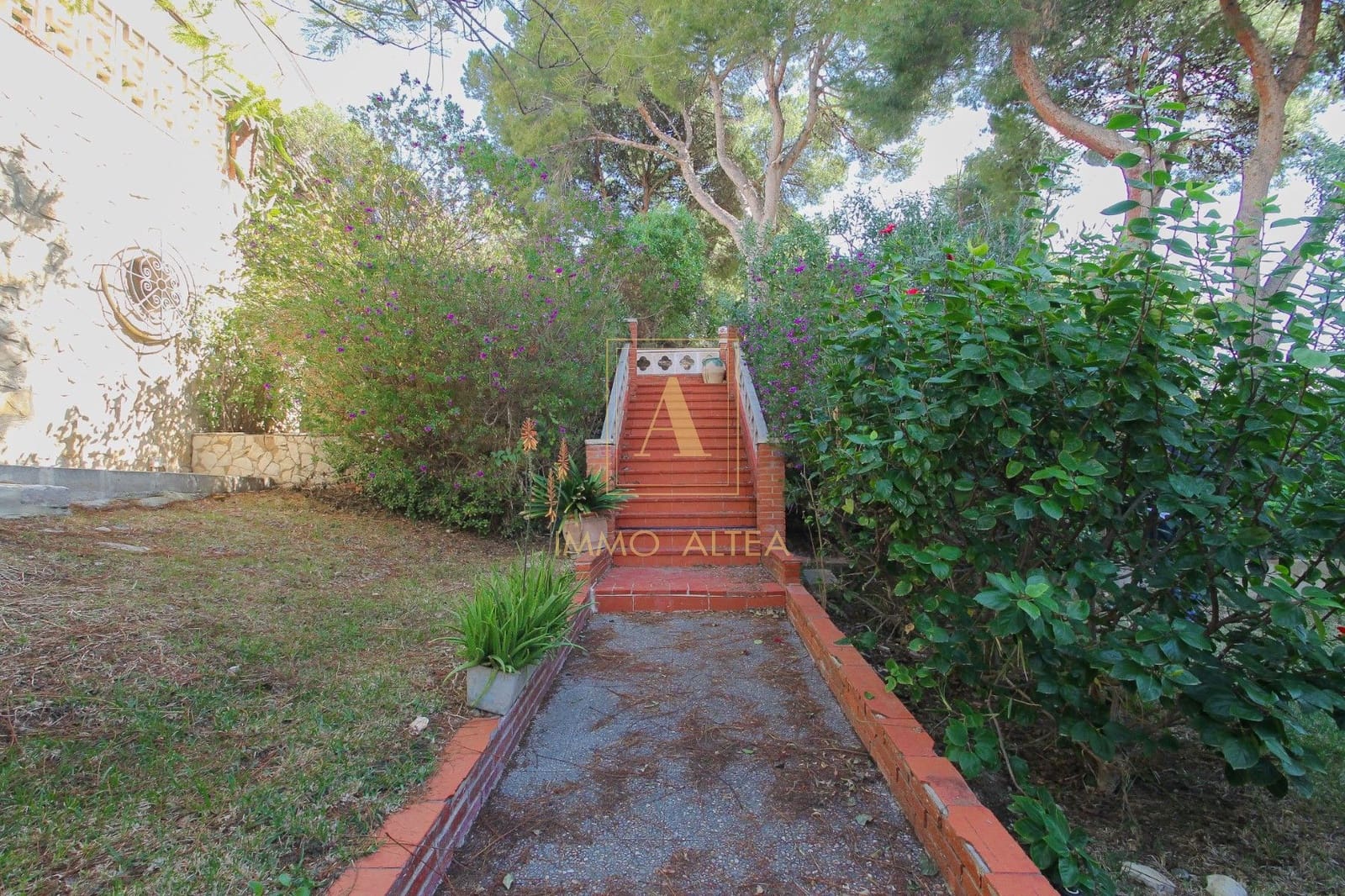 4 soveværelse Villa til salg i Alicante by med garage - € 1.090.000 (Ref: 10004980)