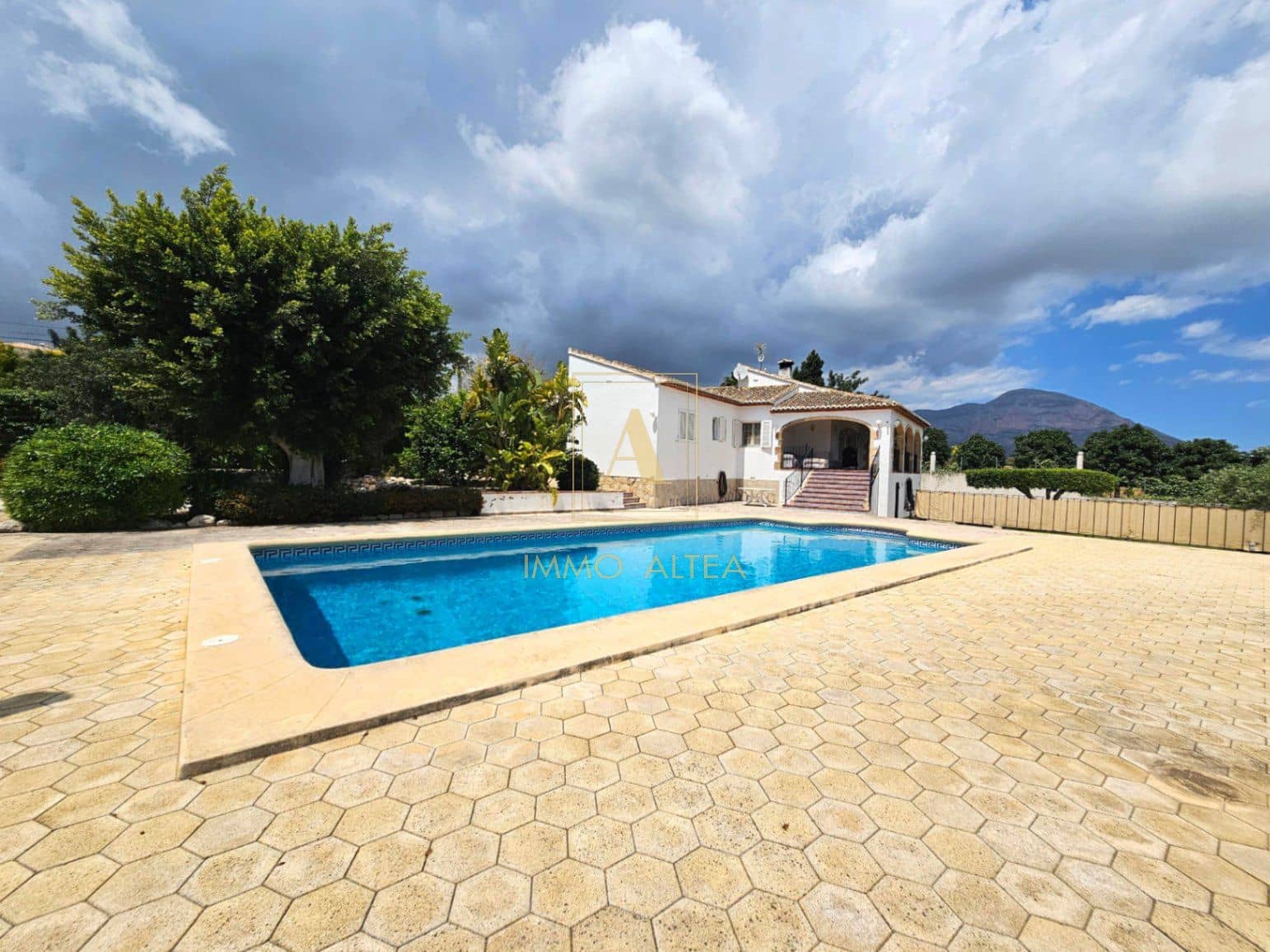 Chalet de 6 habitaciones en Alicante / Alacant ciudad en venta con piscina garaje - 1.295.000 € (Ref: 10034856)