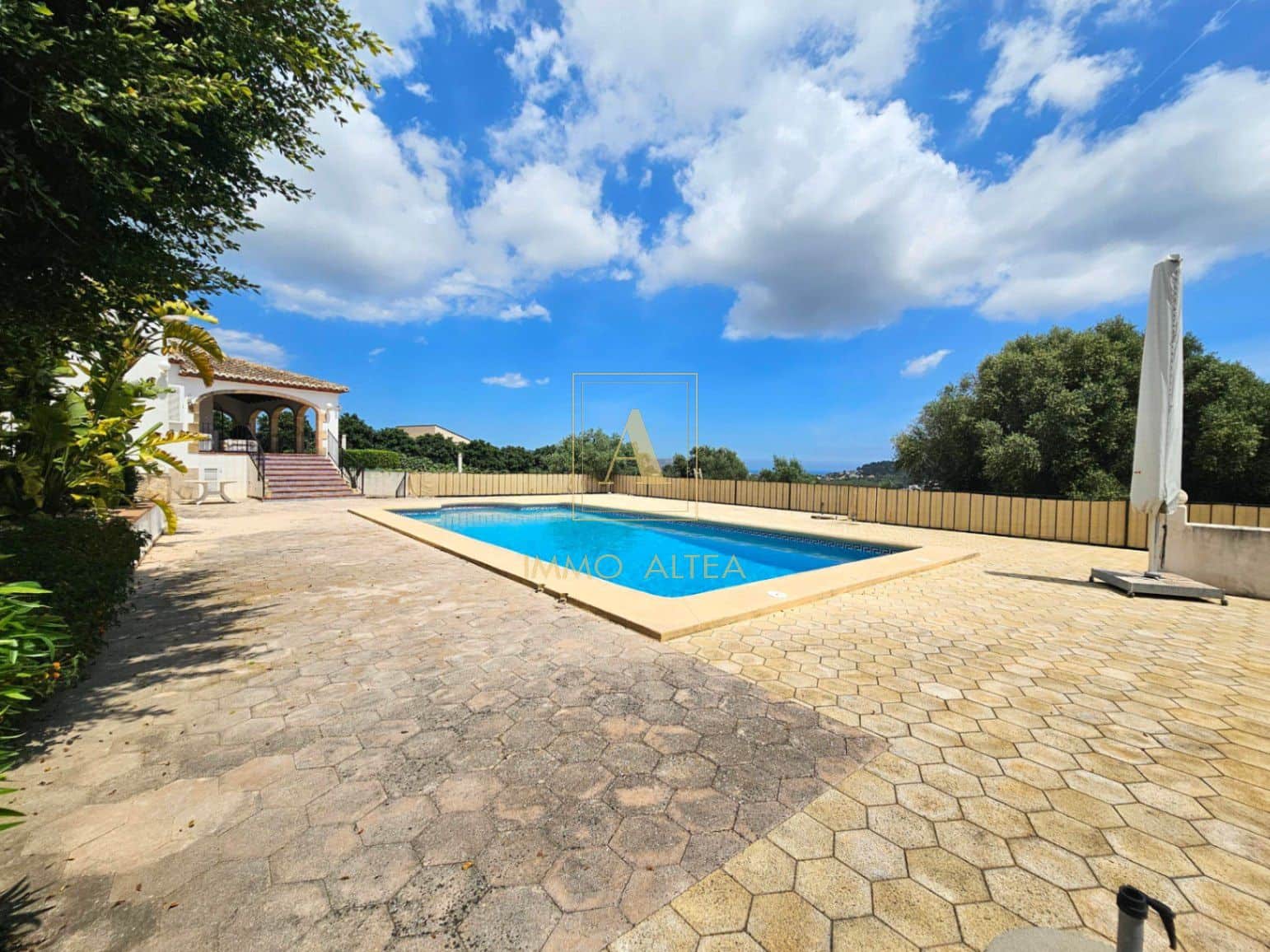 Chalet de 6 habitaciones en Alicante / Alacant ciudad en venta con piscina garaje - 1.295.000 € (Ref: 10034856)