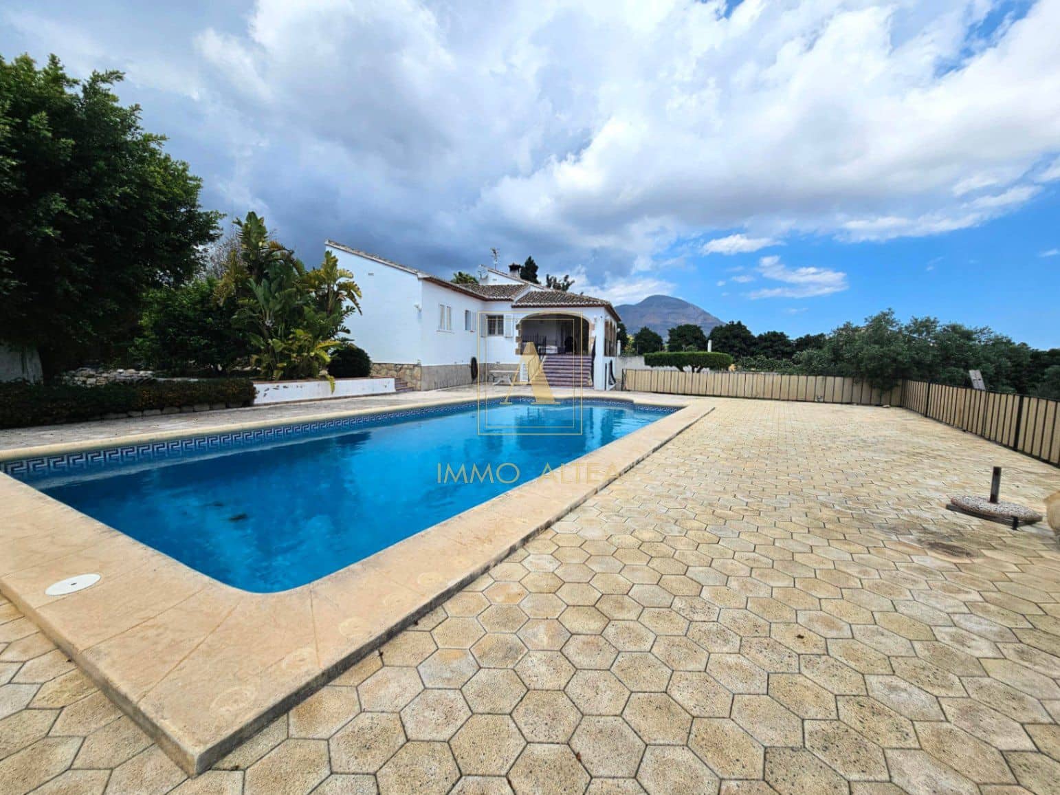 Chalet de 6 habitaciones en Alicante / Alacant ciudad en venta con piscina garaje - 1.295.000 € (Ref: 10034856)