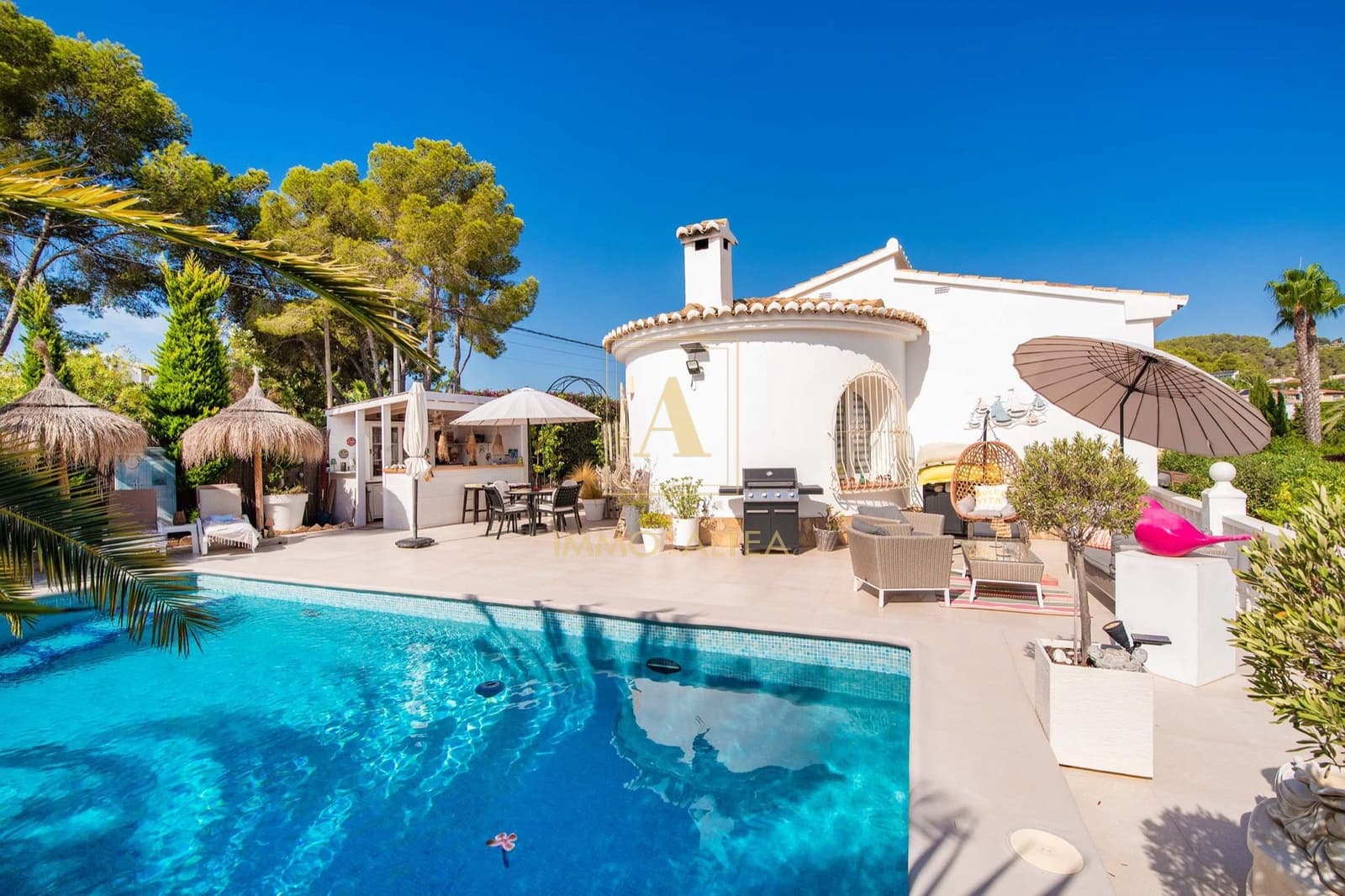 2 bedroom Villa for sale in Alicante / Alacant city with pool garage - € 579,000 (Ref: 10097502)