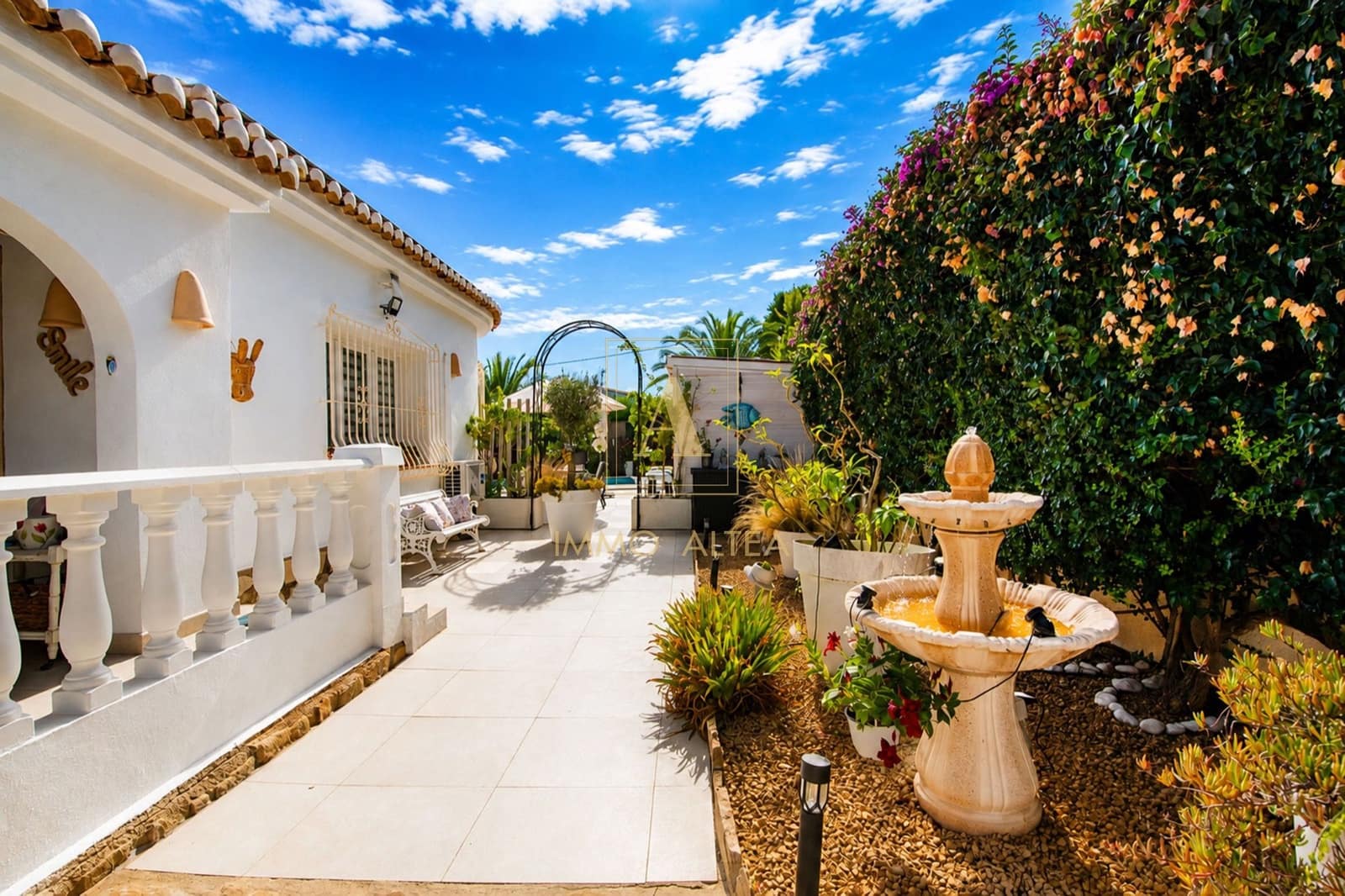2 bedroom Villa for sale in Alicante / Alacant city with pool garage - € 579,000 (Ref: 10097502)