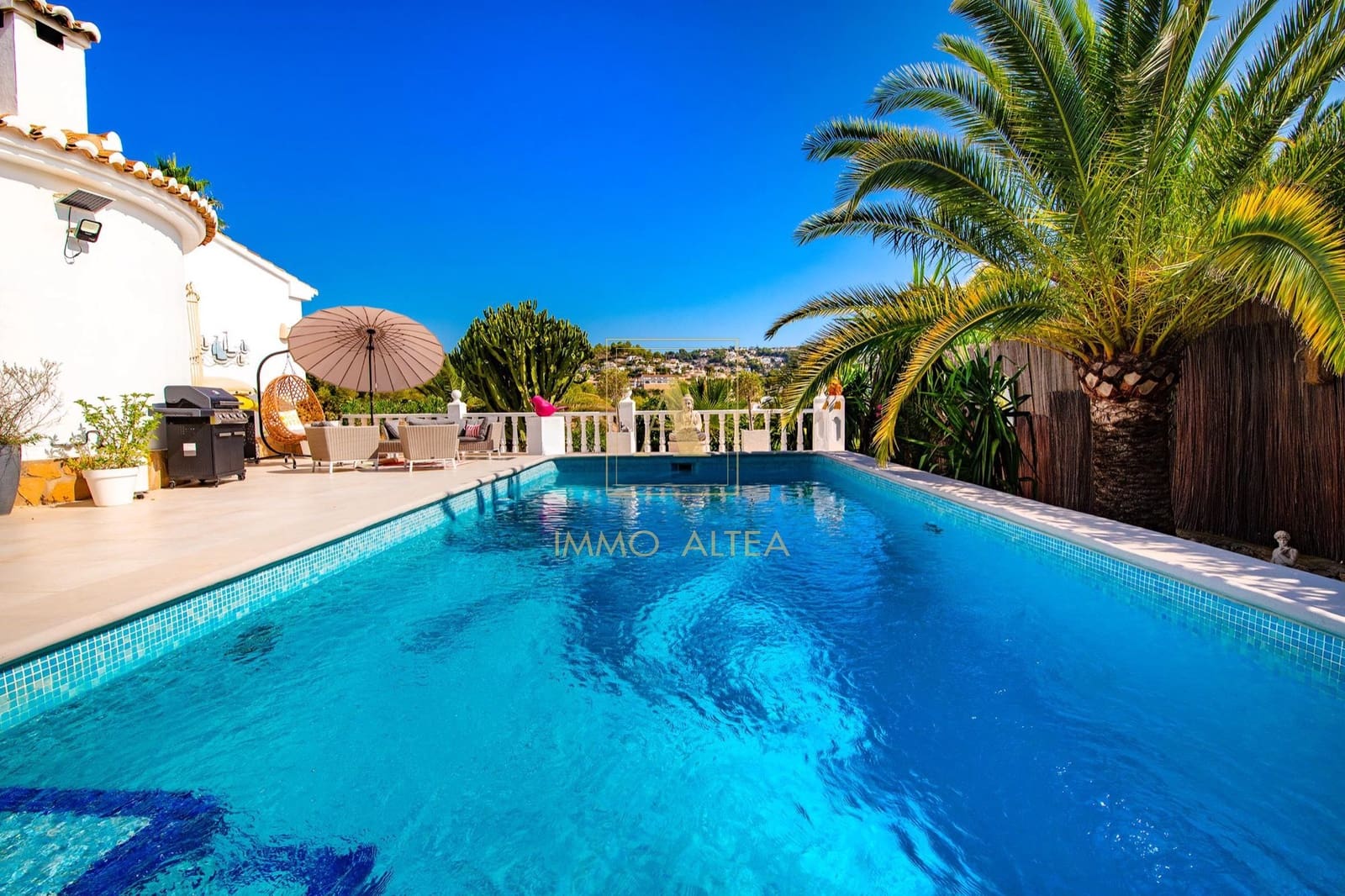 2 bedroom Villa for sale in Alicante / Alacant city with pool garage - € 579,000 (Ref: 10097502)