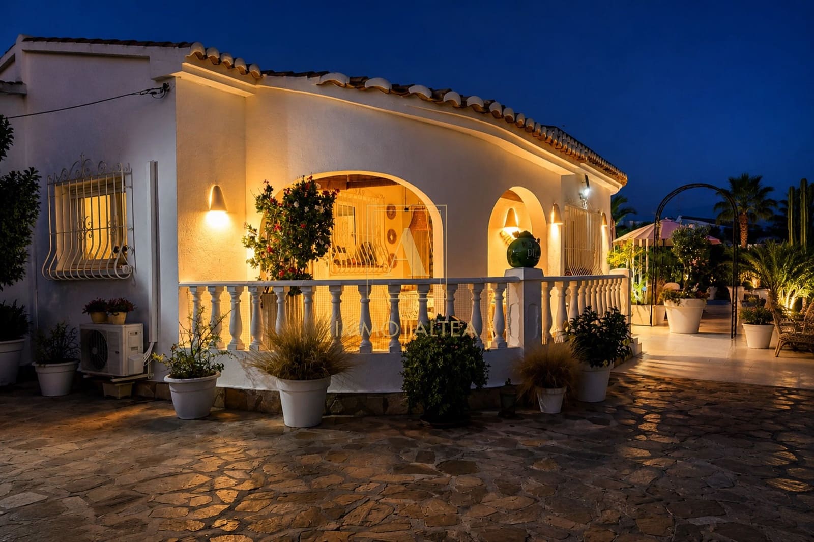 2 bedroom Villa for sale in Alicante / Alacant city with pool garage - € 579,000 (Ref: 10097502)