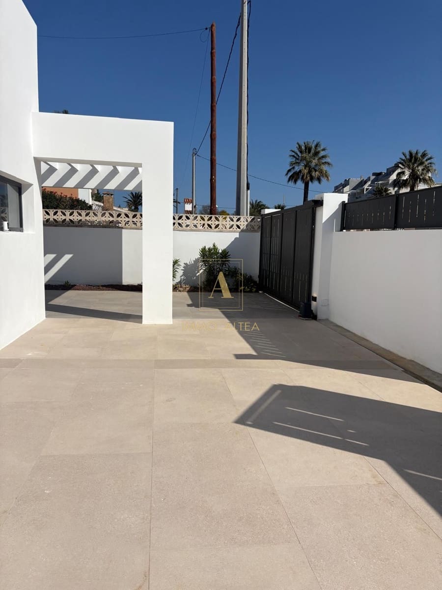 3 chambre Villa/Maison à vendre à Denia avec piscine - 1 190 000 € (Ref: 10139085)