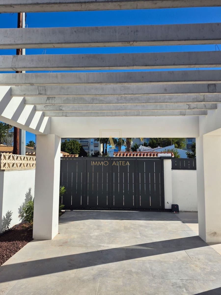 3 chambre Villa/Maison à vendre à Denia avec piscine - 1 190 000 € (Ref: 10139085)
