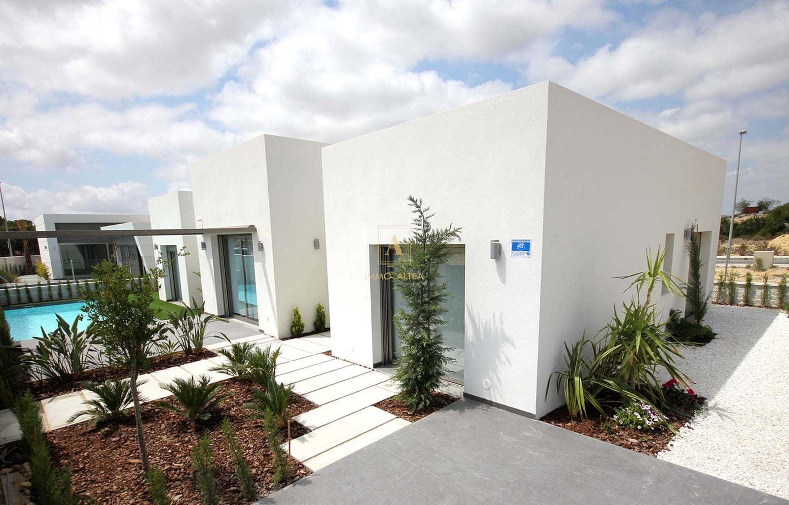 3 bedroom Villa for sale in El Campello - € 849,900 (Ref: 7321856)