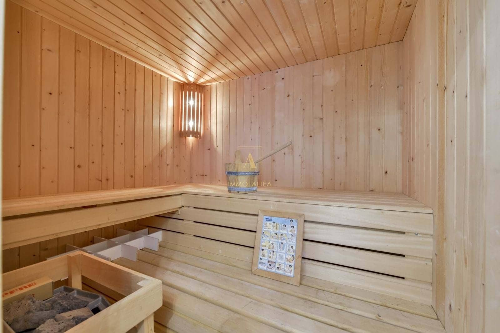 5 bedroom Villa for sale in Altea with pool garage - € 1,700,000 (Ref: 7381353)