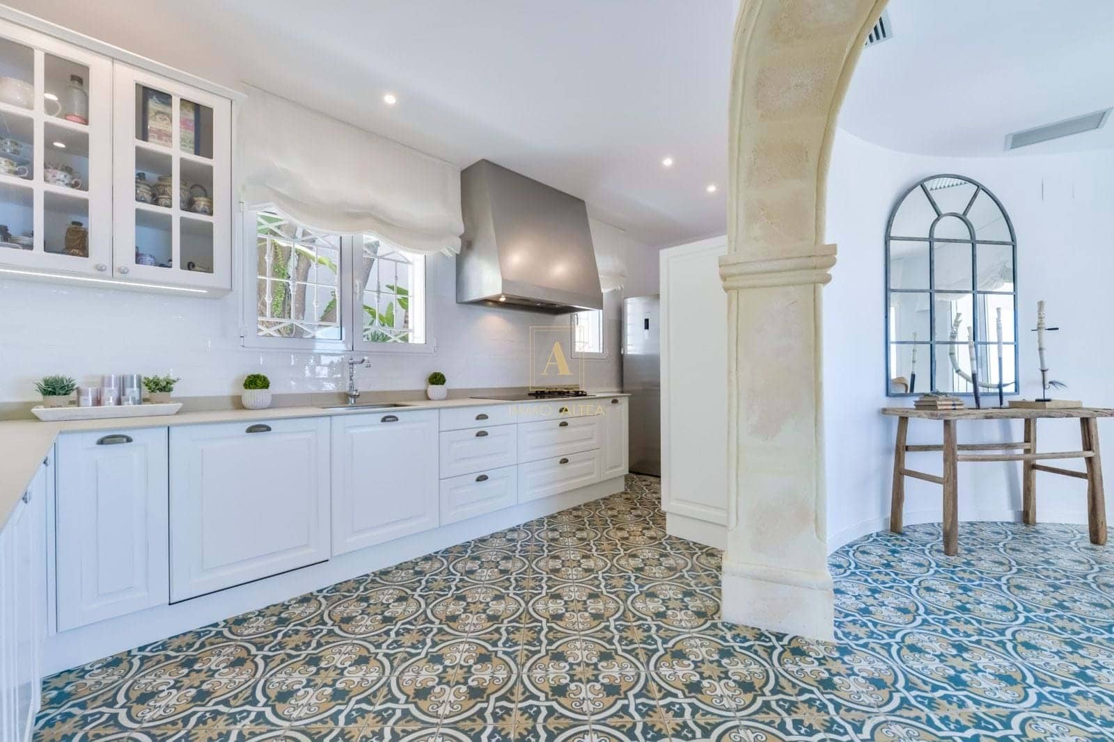 5 bedroom Villa for sale in Altea with pool garage - € 1,700,000 (Ref: 7381353)