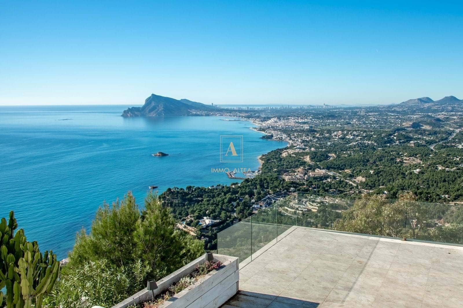 5 bedroom Villa for sale in Altea with pool garage - € 1,700,000 (Ref: 7381353)