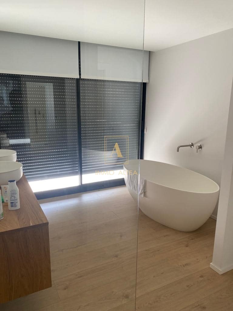 3 soveværelse Villa til salg i Alicante by med swimmingpool garage - € 1.600.000 (Ref: 7945427)