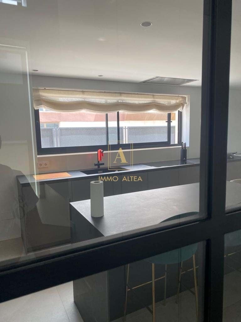 3 soveværelse Villa til salg i Alicante by med swimmingpool garage - € 1.600.000 (Ref: 7945427)