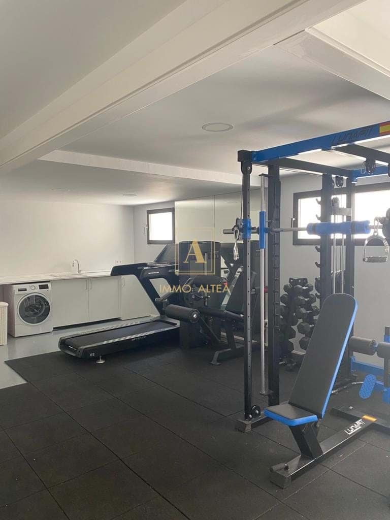 3 soveværelse Villa til salg i Alicante by med swimmingpool garage - € 1.600.000 (Ref: 7945427)