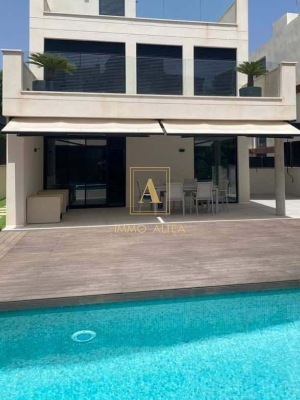 3 soveværelse Villa til salg i Alicante by med swimmingpool garage - € 1.600.000 (Ref: 7945427)