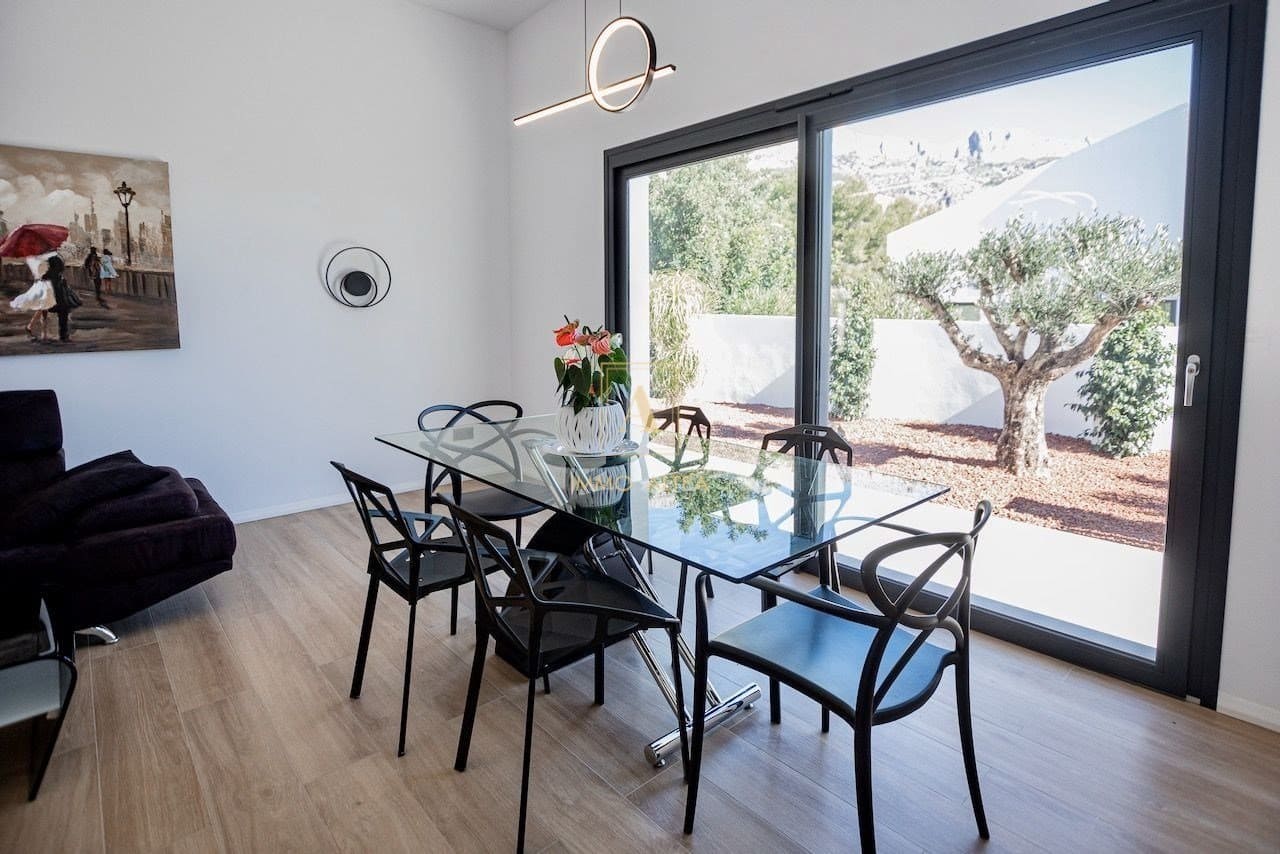 4 bedroom Villa for sale in Altea with pool garage - € 995,000 (Ref: 8244386)